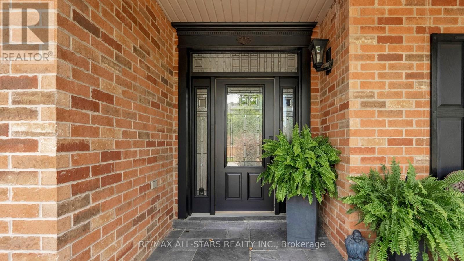 Property at 18 VILLAGE GREEN LANE image 5