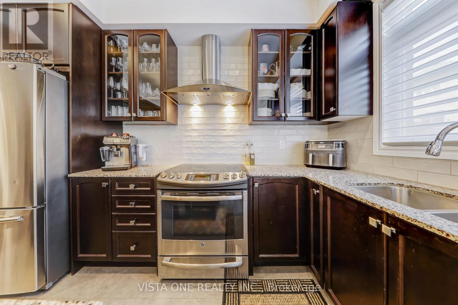 26 Zenith Avenue, Vaughan (Kleinburg), Ontario  L4H 4K9 - Photo 10 - N12262169
