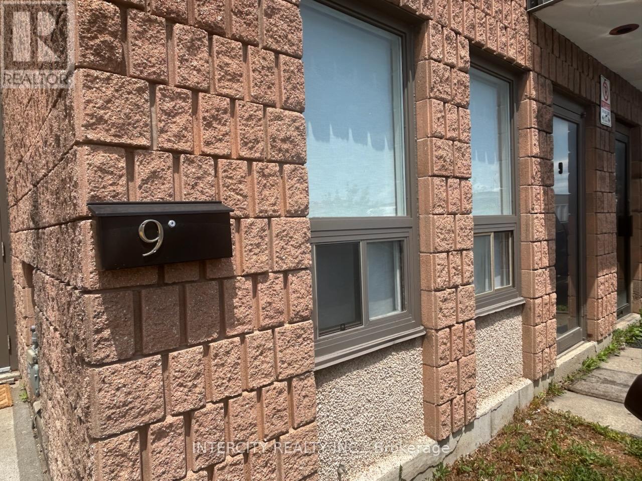 9 - 100 TURBINE DRIVE, Toronto, Ontario