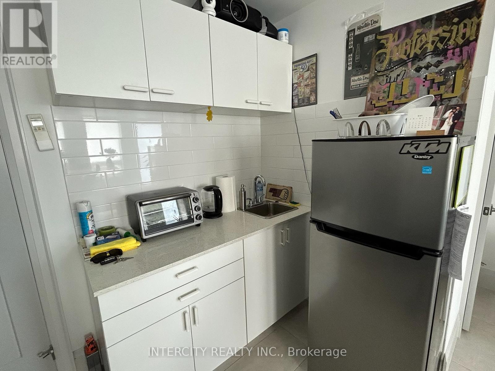 9 - 100 Turbine Drive, Toronto, Ontario  M9L 2S2 - Photo 5 - W12262088