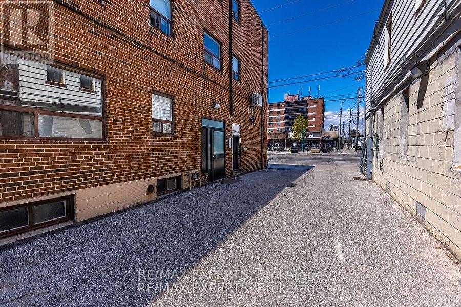 102 - 3261a Lake Shore Boulevard W, Toronto, Ontario  M8V 1M2 - Photo 2 - W12262191