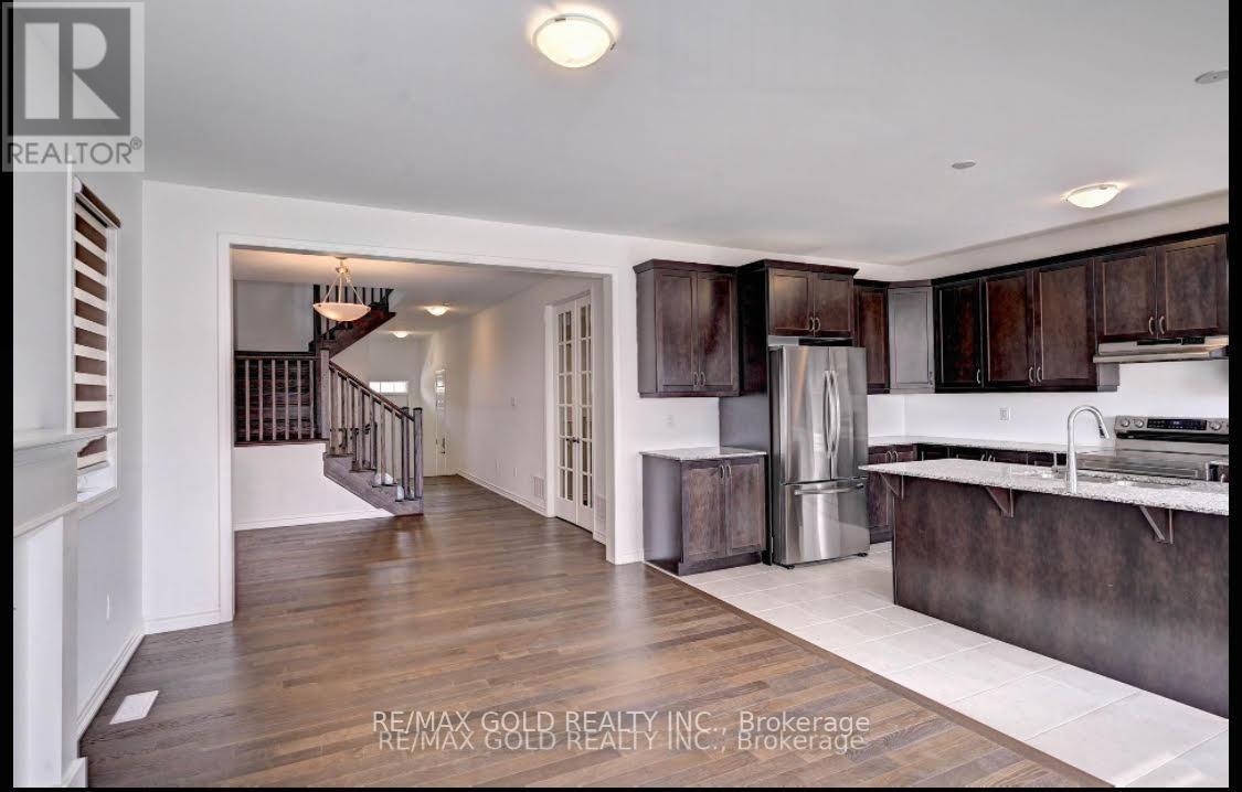 127 Histand Trail, Kitchener, Ontario  N2E 3X7 - Photo 3 - X12261915