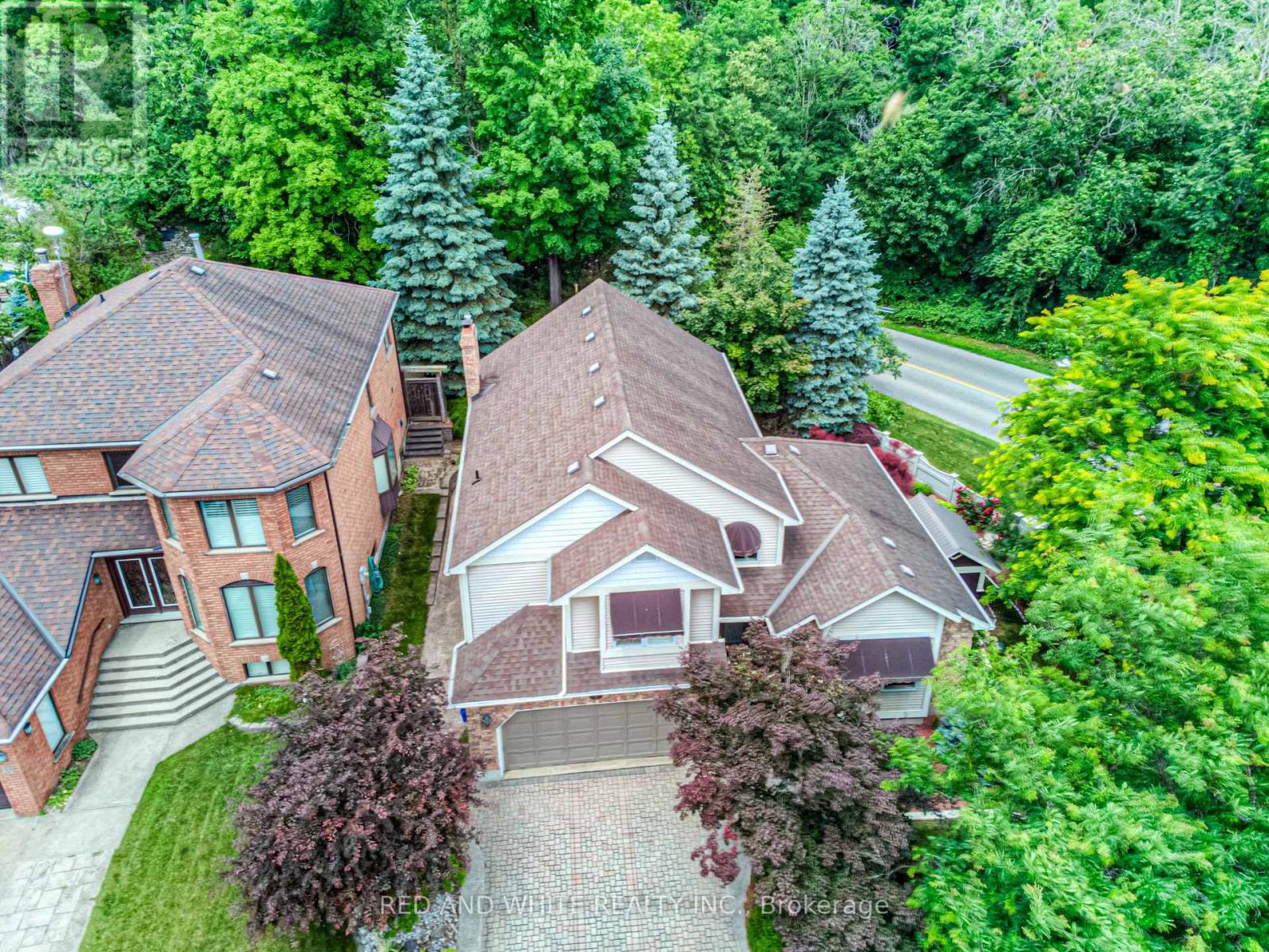 Property at 2 MORNINGVIEW PLACE image 4