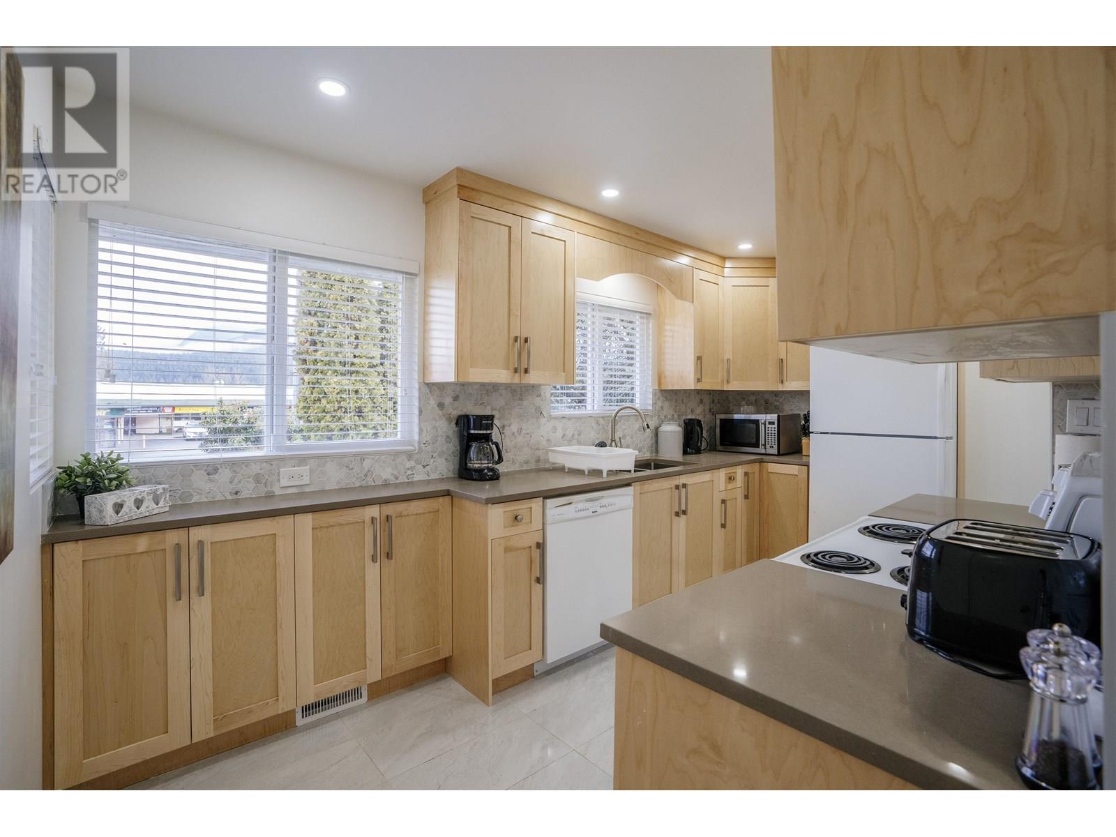 Property at 2813 ST JOHNS STREET image 2