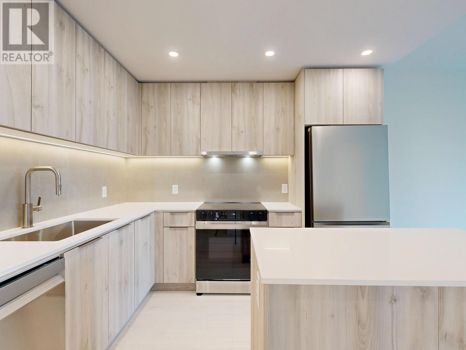 220 3594 MALSUM DRIVE, north vancouver, British Columbia V7G0B4