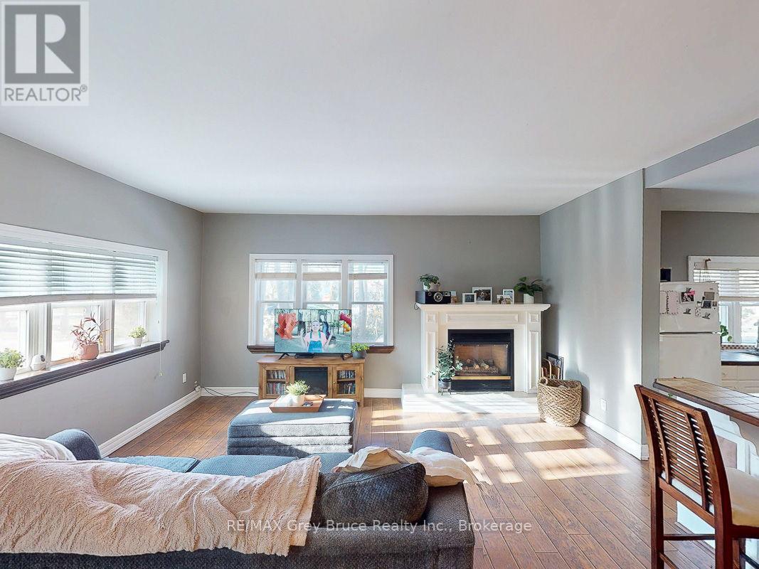 523 Tyson Street, South Bruce Peninsula, Ontario  N0H 2T0 - Photo 17 - X12262256