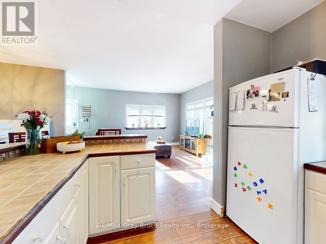 523 Tyson Street, South Bruce Peninsula, Ontario  N0H 2T0 - Photo 23 - X12262256