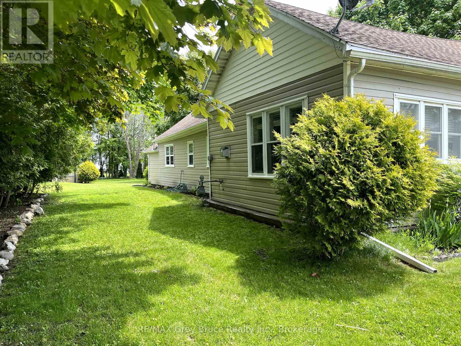 523 Tyson Street, South Bruce Peninsula, Ontario  N0H 2T0 - Photo 6 - X12262256