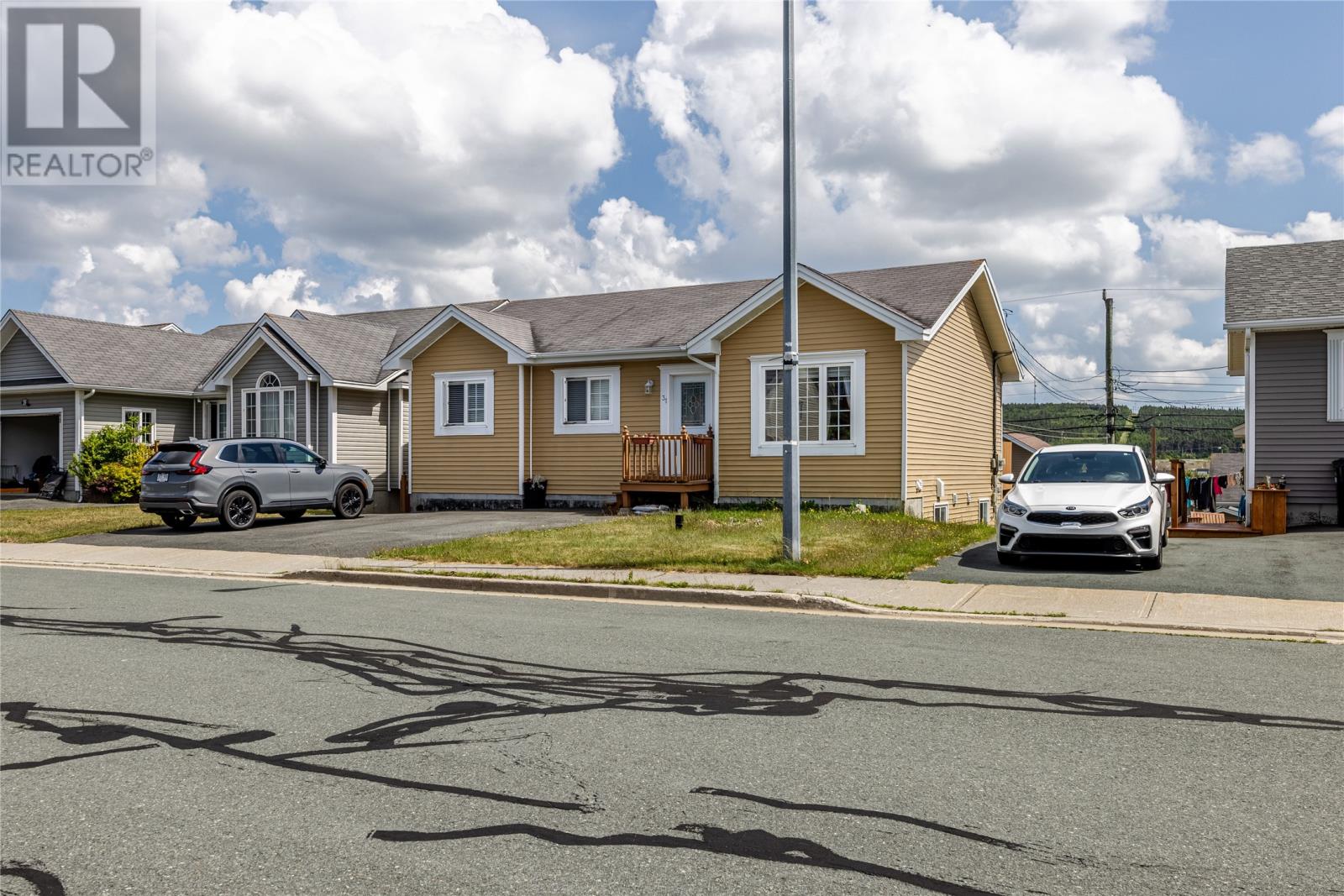 Property at 31 Hopedale Crescent image 1