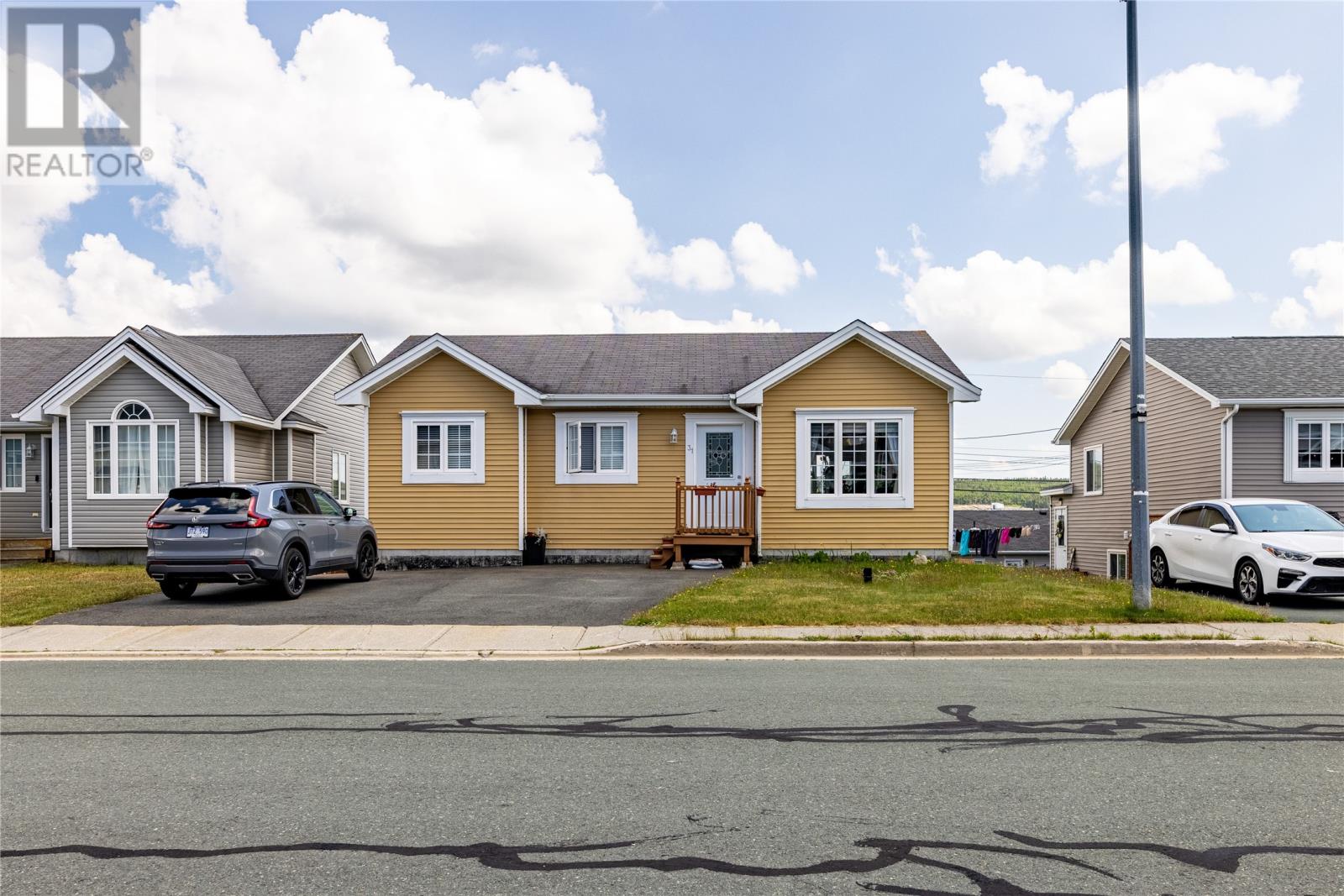 Property at 31 Hopedale Crescent image 2