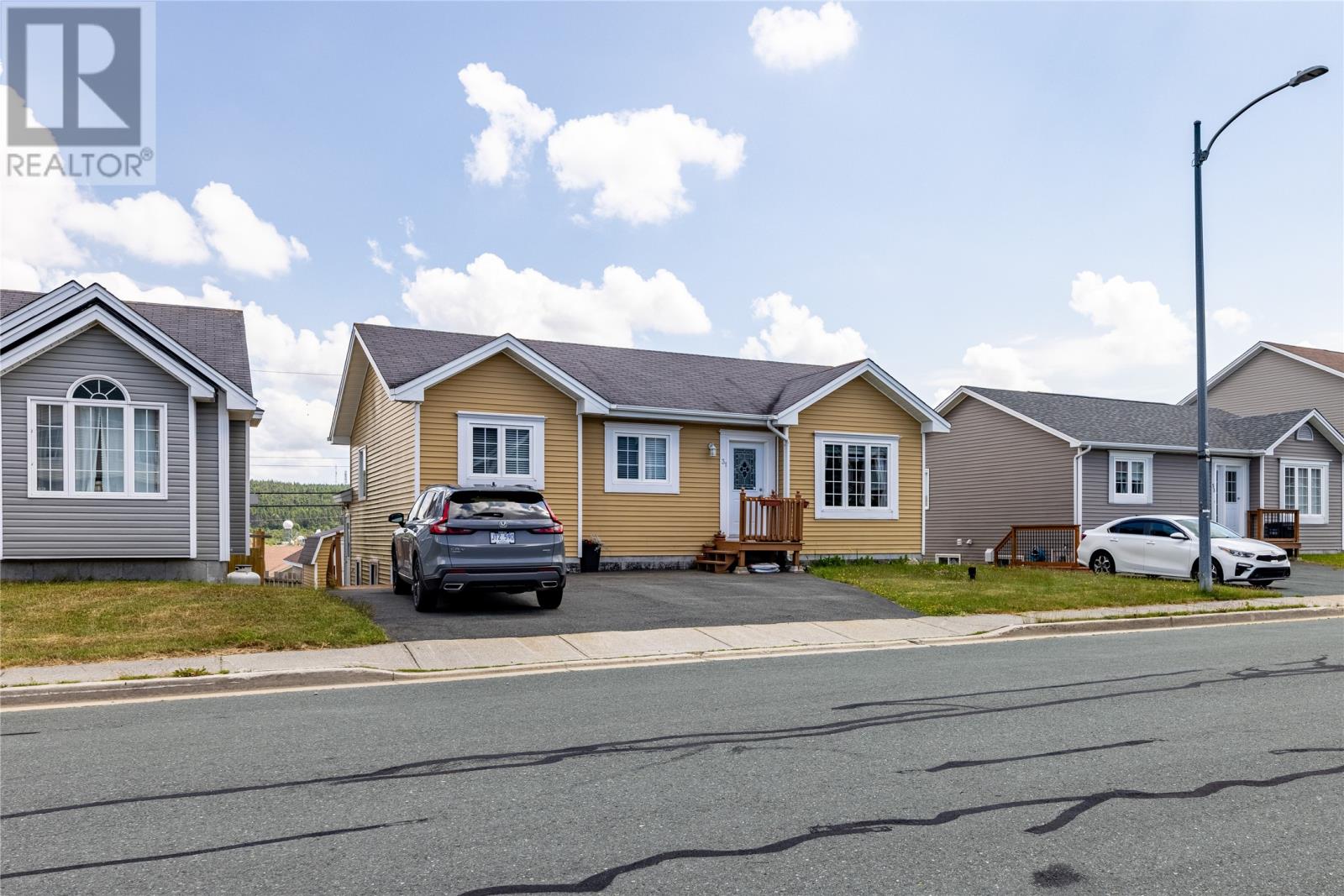 Property at 31 Hopedale Crescent image 3