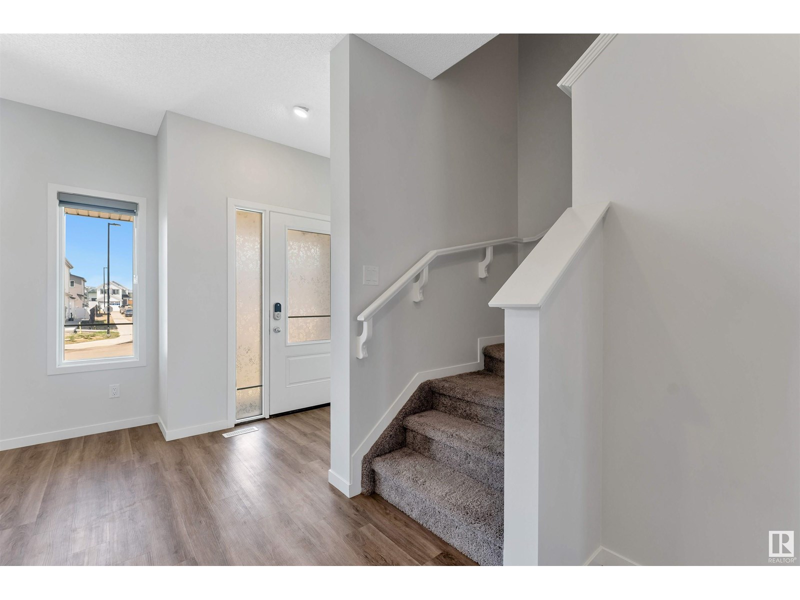 Property at 7135 46A St ST image 2