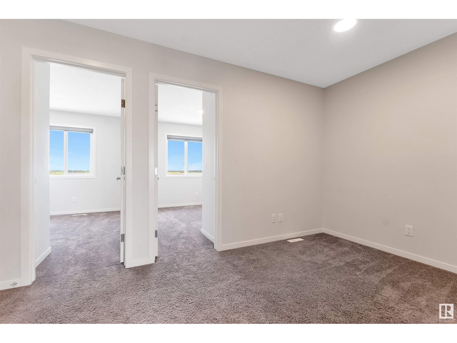 Property at 7135 46A St ST image 4