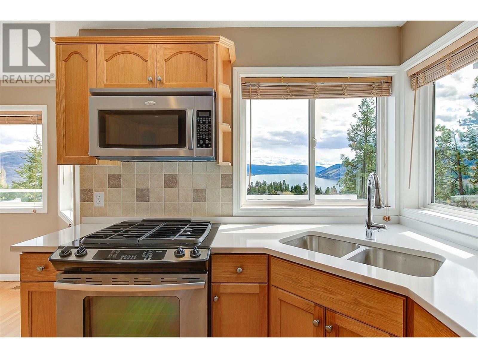 6267 Thompson Drive, Peachland, British Columbia  V0H 1X8 - Photo 9 - 10354282