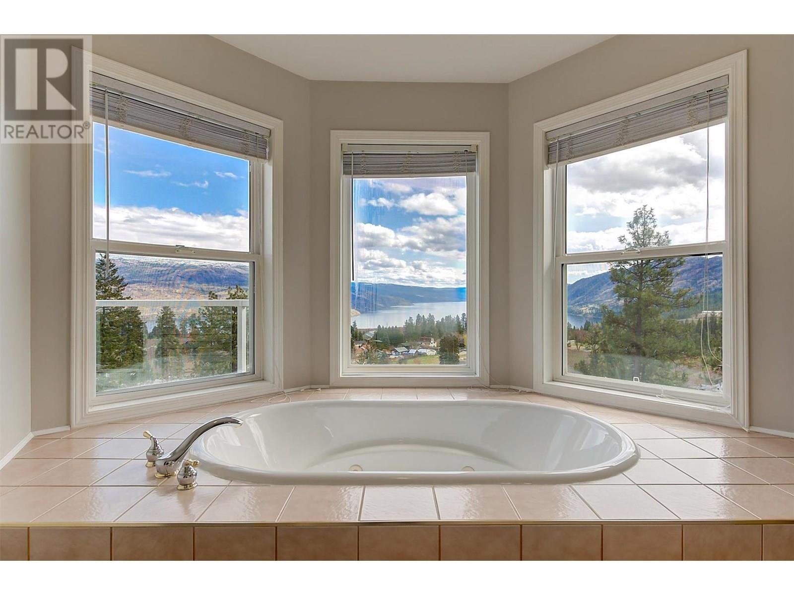 6267 Thompson Drive, Peachland, British Columbia  V0H 1X8 - Photo 23 - 10354282