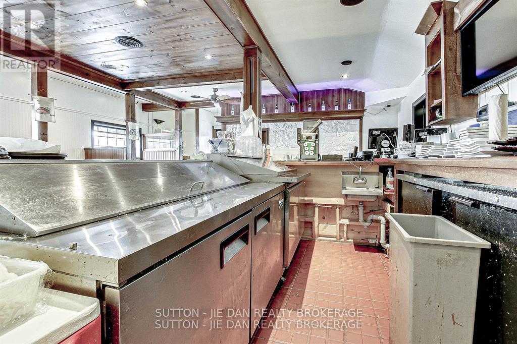2300 Wharncliffe Road S, London South, Ontario  N6P 1L1 - Photo 12 - X12262337