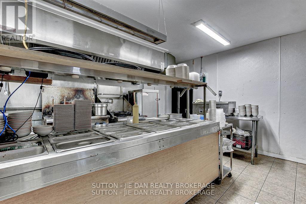 2300 Wharncliffe Road S, London South, Ontario  N6P 1L1 - Photo 17 - X12262337