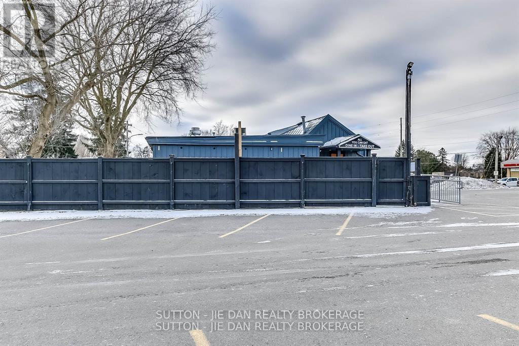 2300 Wharncliffe Road S, London South, Ontario  N6P 1L1 - Photo 26 - X12262337