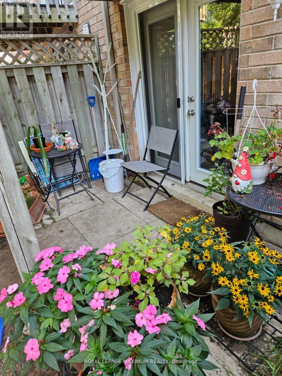 Room For Rent - 4 Murphy Lane, Ajax, Ontario  L1T 3X2 - Photo 2 - E12262301
