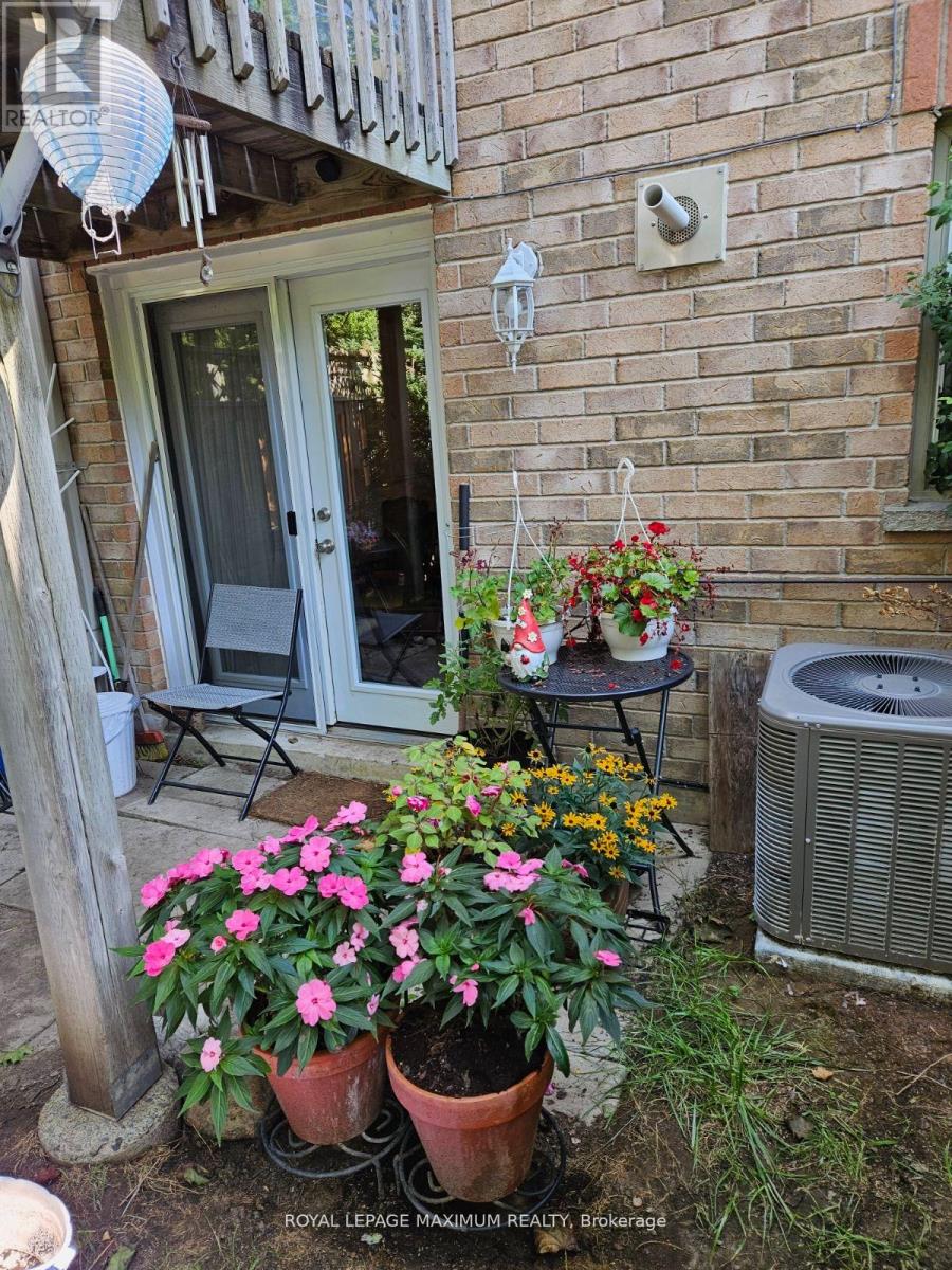 Room For Rent - 4 Murphy Lane, Ajax, Ontario  L1T 3X2 - Photo 3 - E12262301