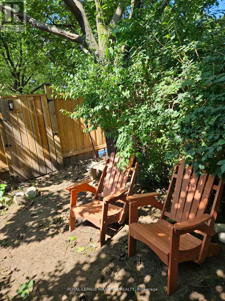 Room For Rent - 4 Murphy Lane, Ajax, Ontario  L1T 3X2 - Photo 4 - E12262301