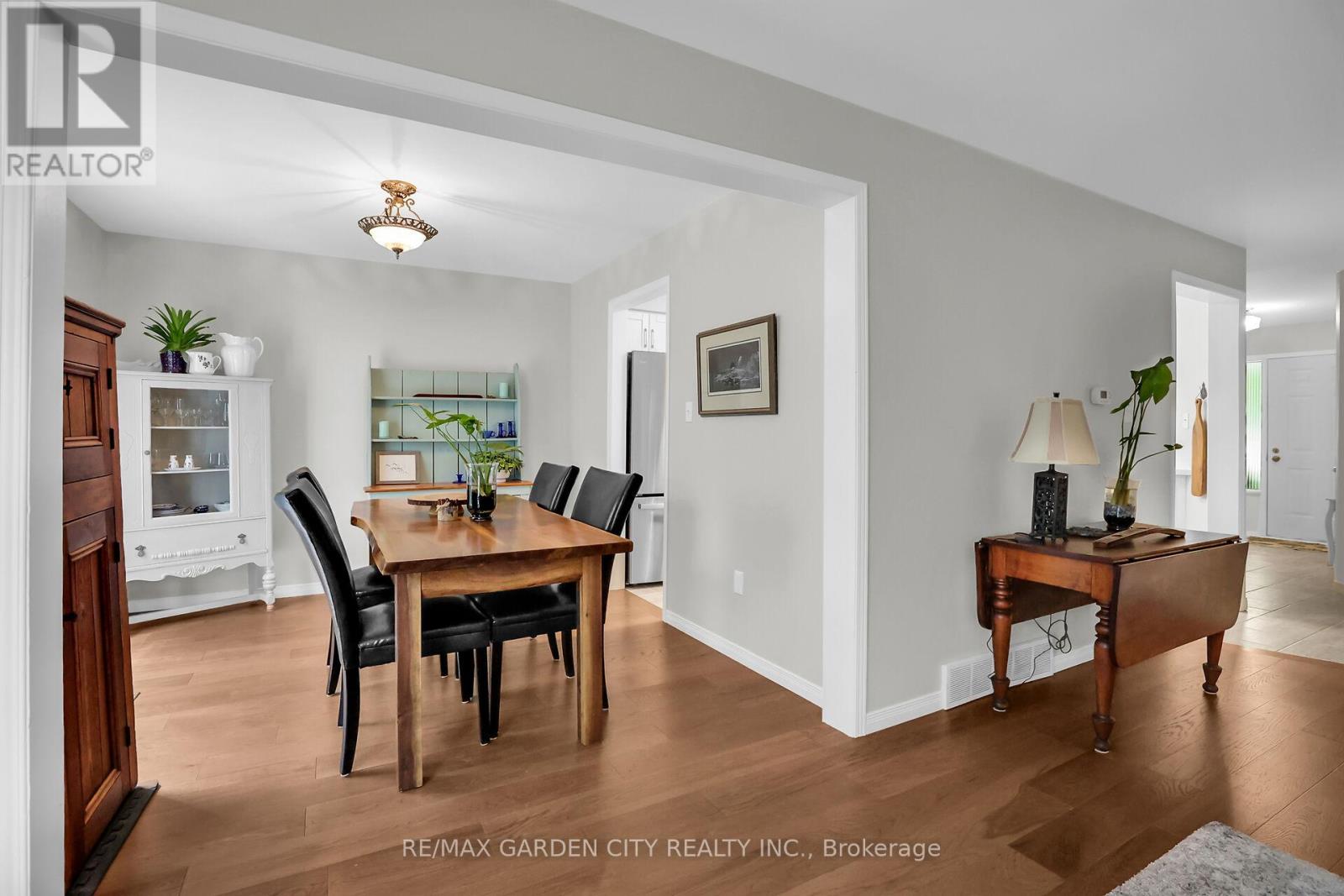 4542 Ivy Gardens Crescent, Lincoln, Ontario  L3J 0B3 - Photo 10 - X12262465