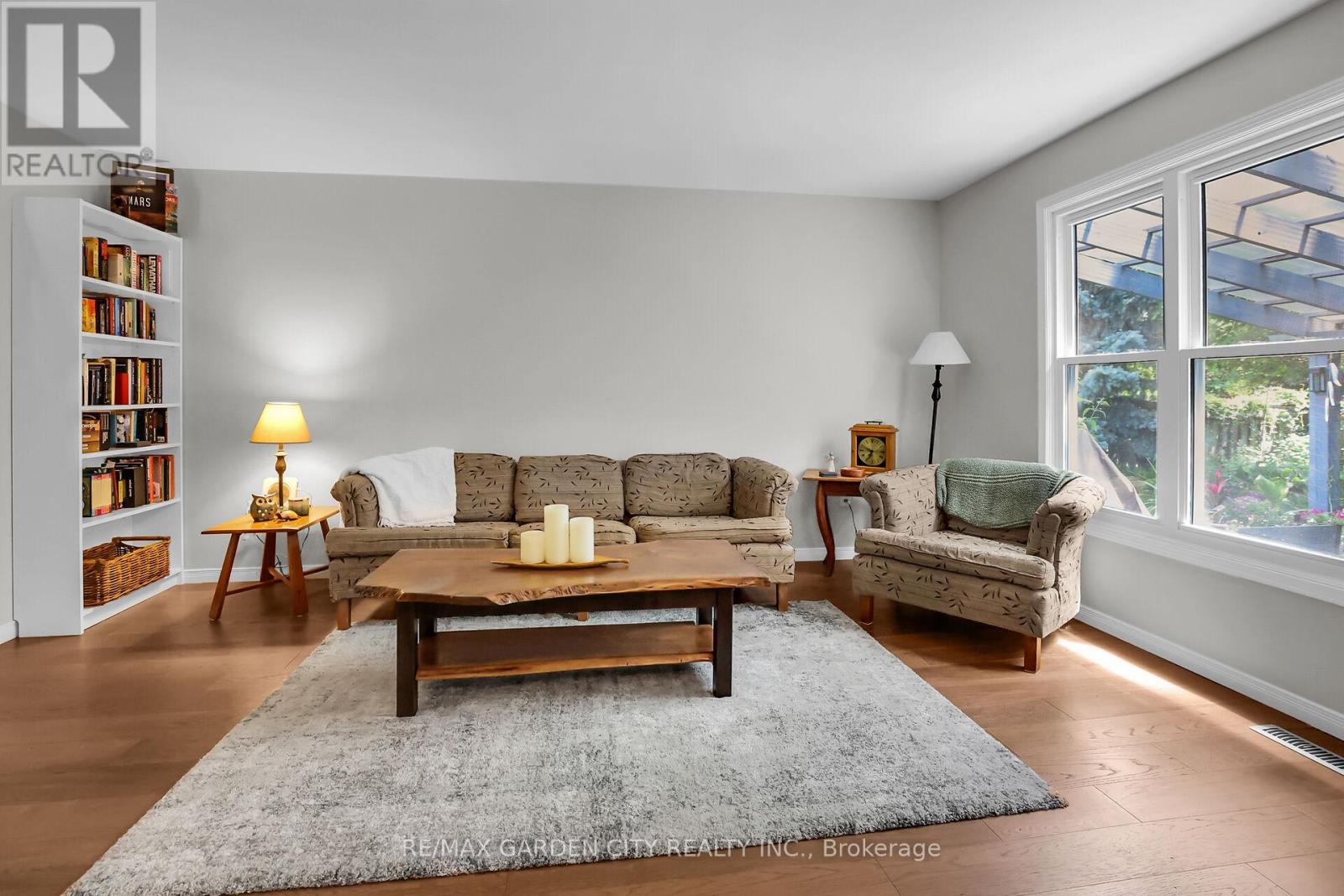 4542 Ivy Gardens Crescent, Lincoln, Ontario  L3J 0B3 - Photo 12 - X12262465