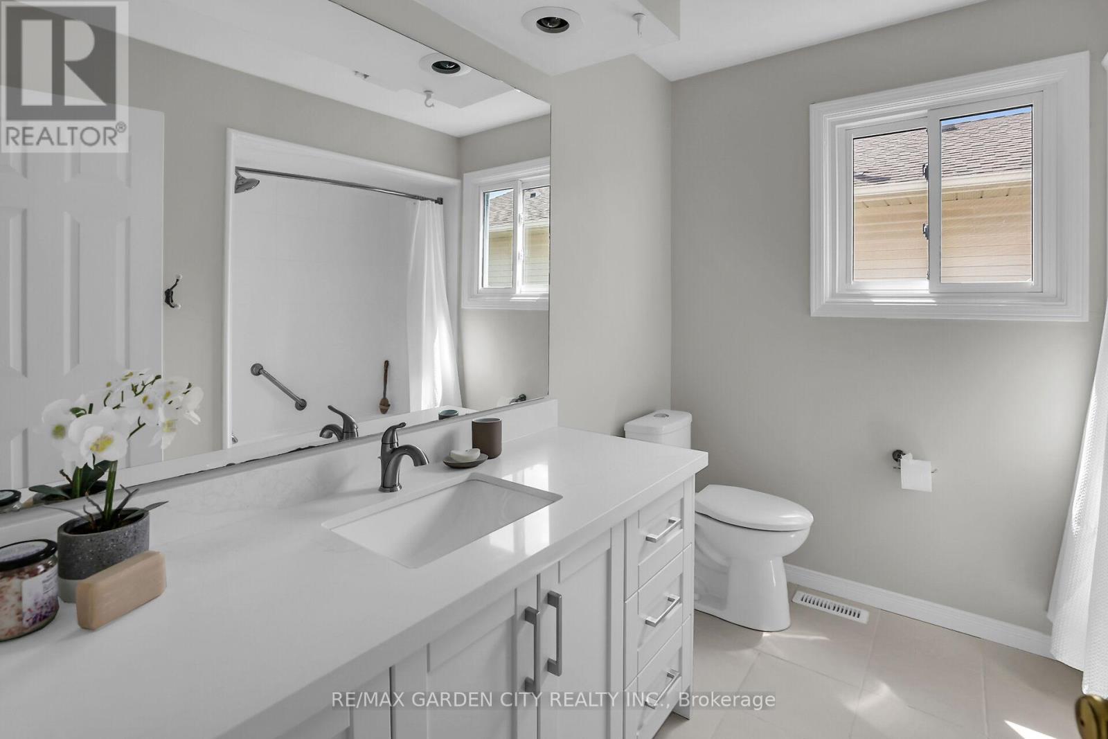 4542 Ivy Gardens Crescent, Lincoln, Ontario  L3J 0B3 - Photo 19 - X12262465