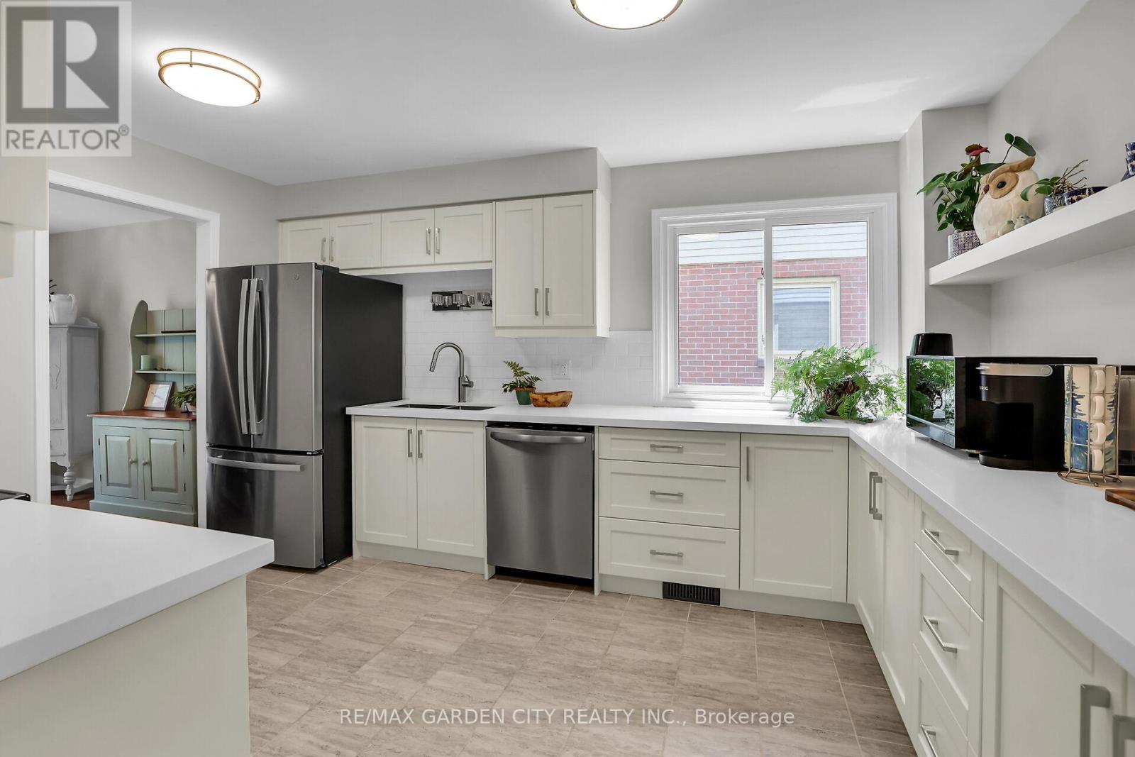 4542 Ivy Gardens Crescent, Lincoln, Ontario  L3J 0B3 - Photo 6 - X12262465