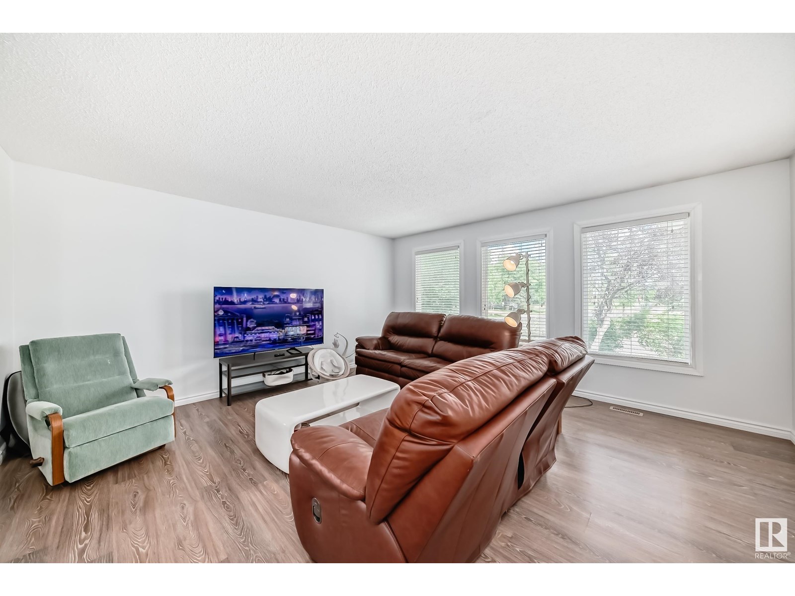 Property at 18425 62B AV NW image 3