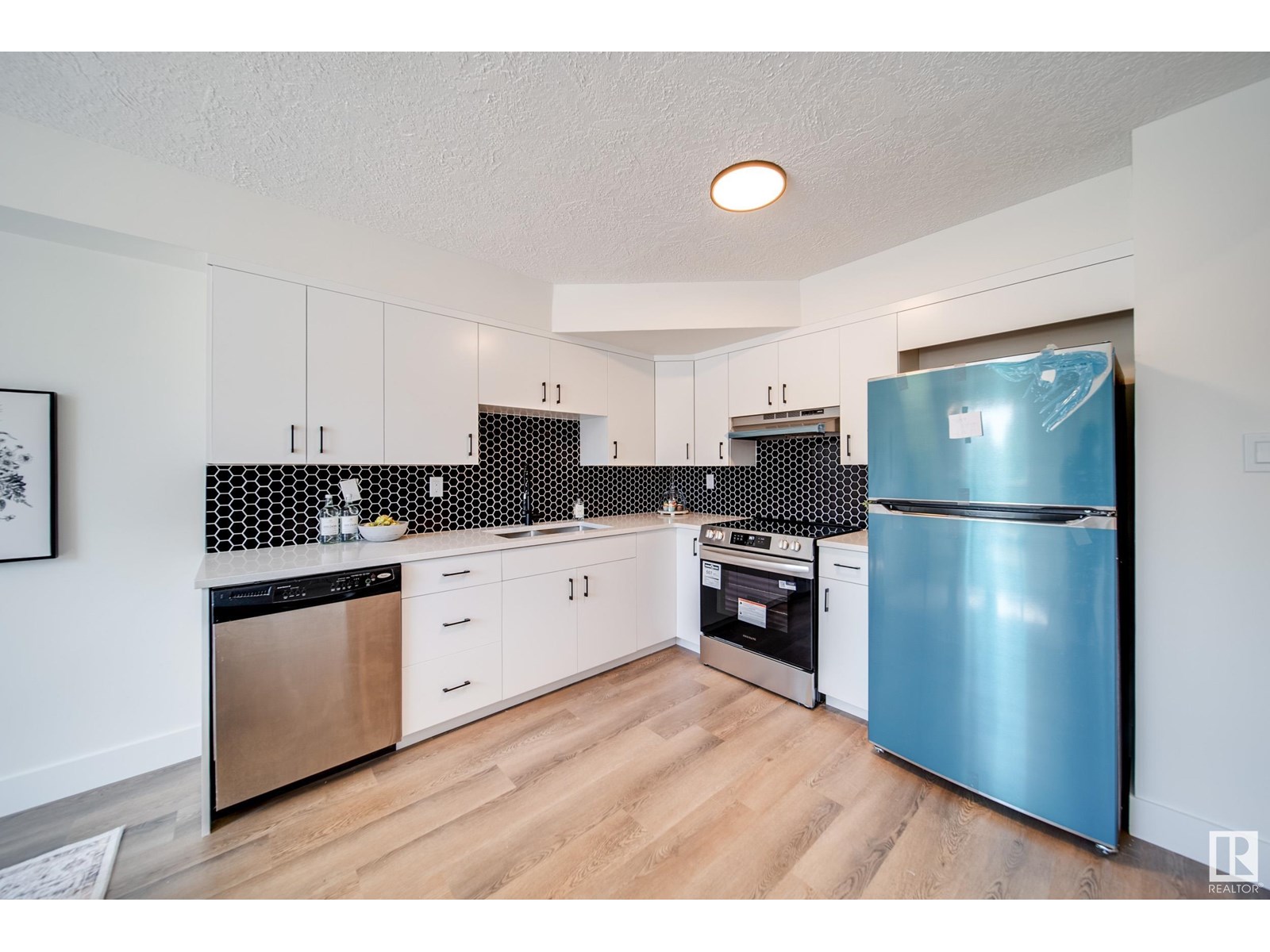Property at 13888 24 ST NW image 2