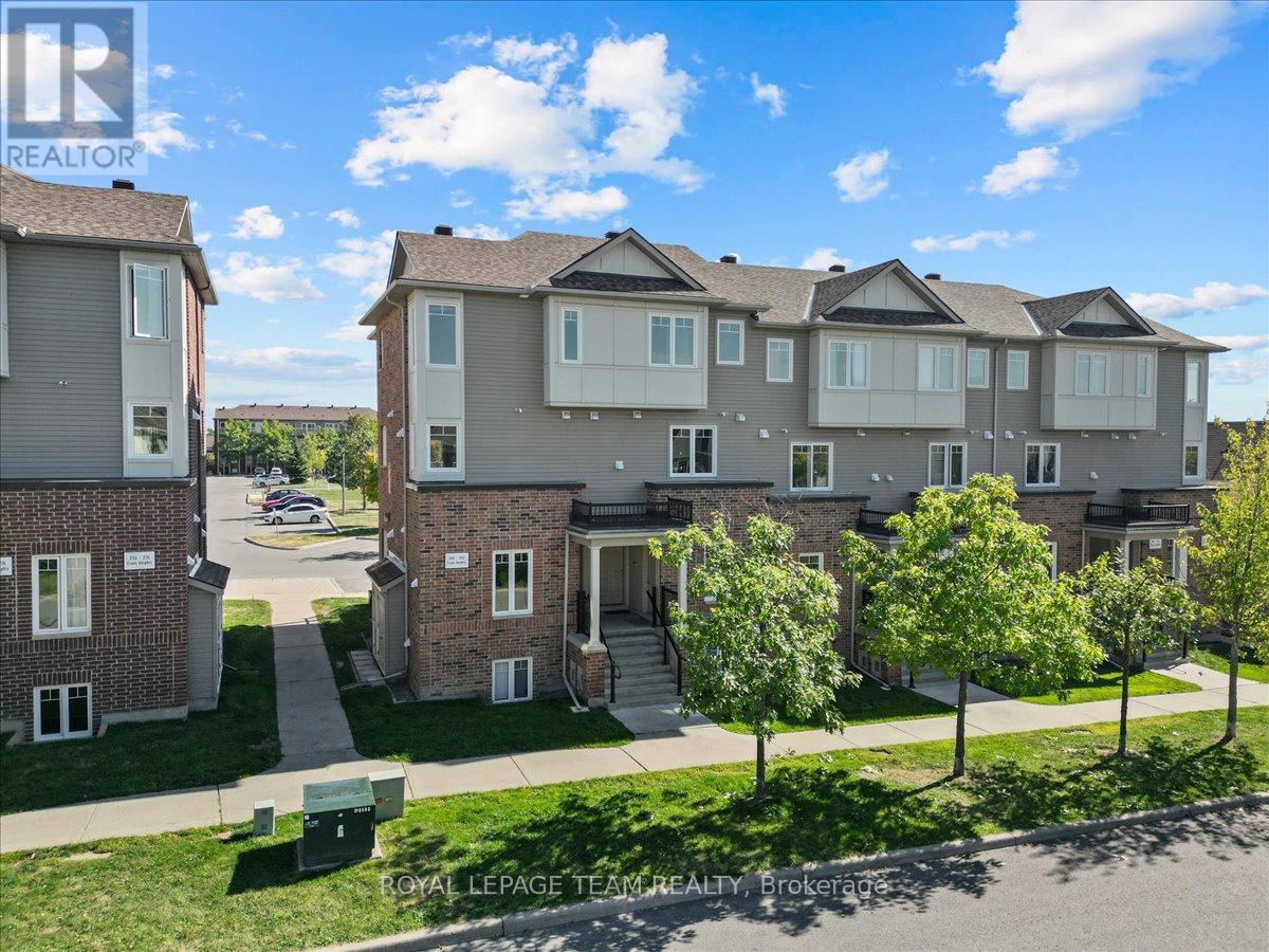 282 Espin Heights, Ottawa, Ontario  K2J 0Y8 - Photo 2 - X12262321