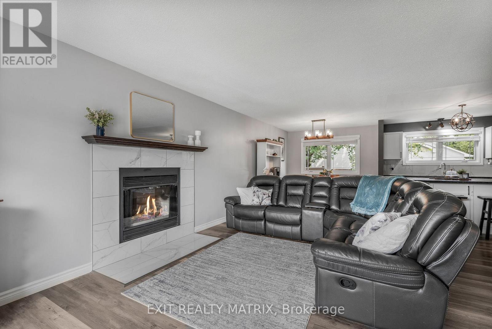 Property at 211 CASTOR STREET image 4