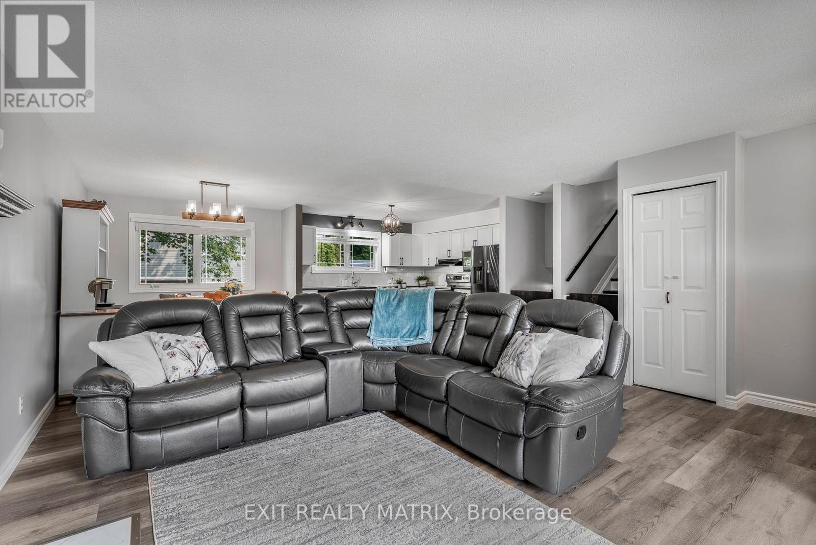Property at 211 CASTOR STREET image 5