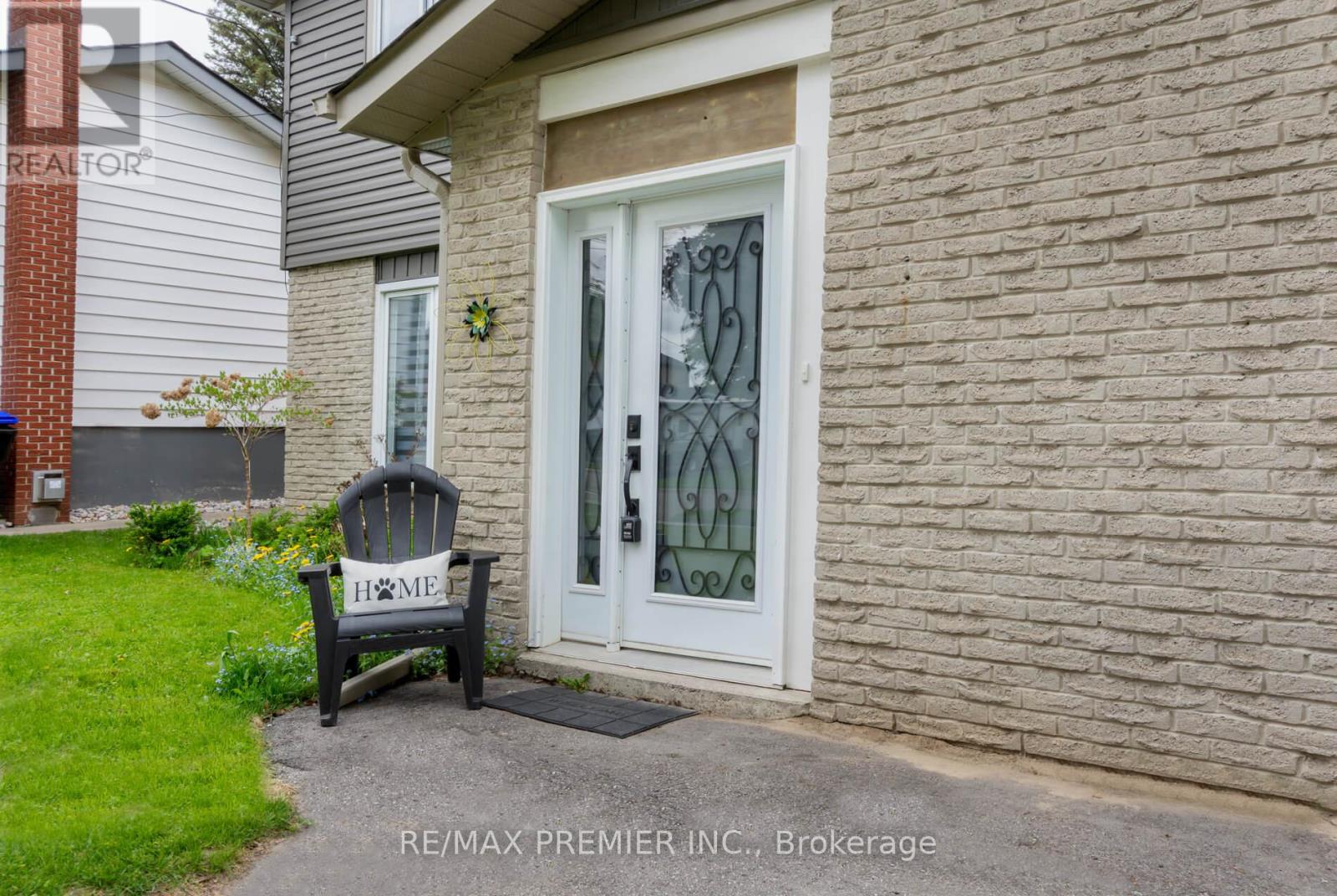 Property at 15 MAPLE AVENUE W image 3