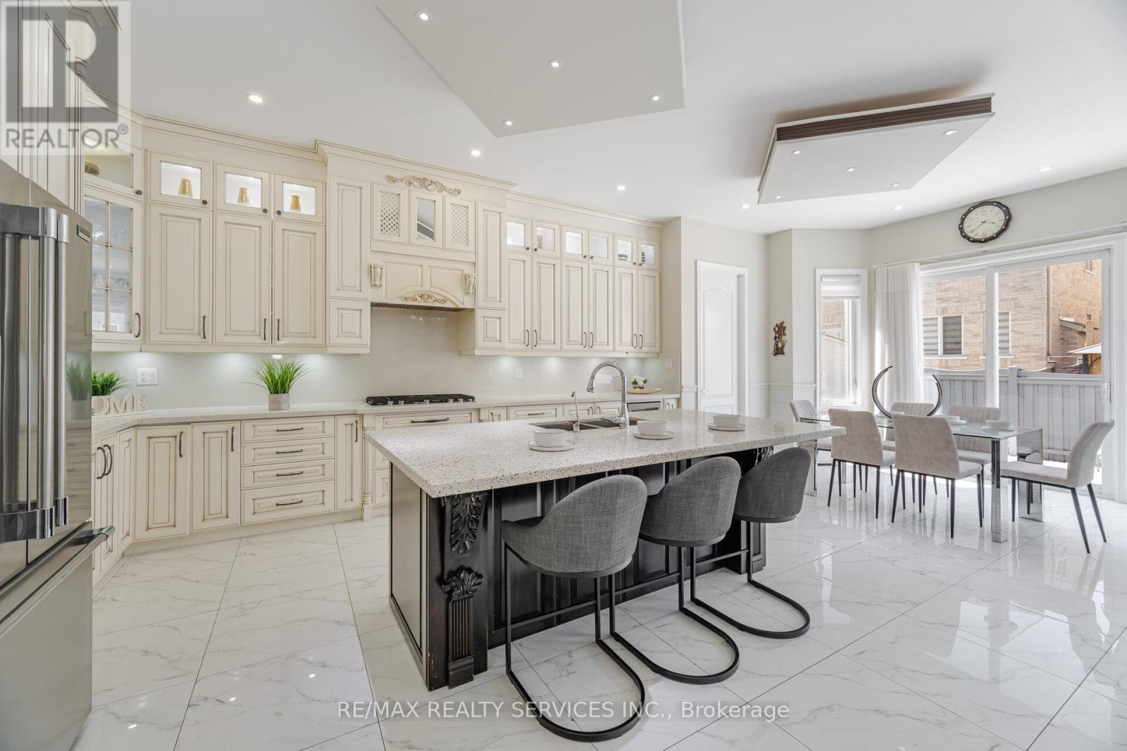 16 Venue Road, Brampton (Toronto Gore Rural Estate), Ontario  L6P 4E5 - Photo 12 - W12262258