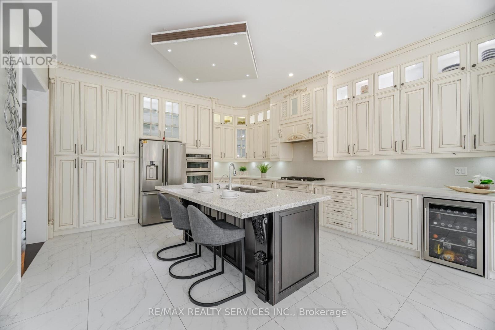 16 Venue Road, Brampton (Toronto Gore Rural Estate), Ontario  L6P 4E5 - Photo 13 - W12262258