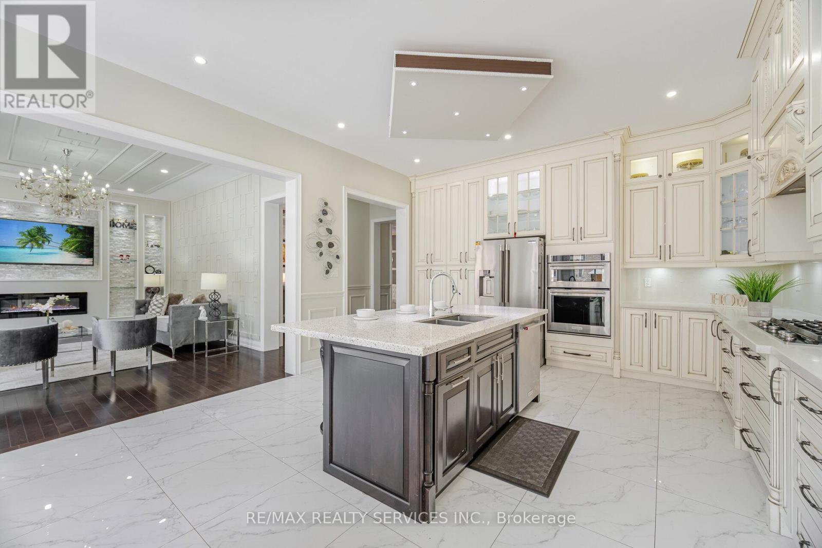 16 Venue Road, Brampton (Toronto Gore Rural Estate), Ontario  L6P 4E5 - Photo 14 - W12262258