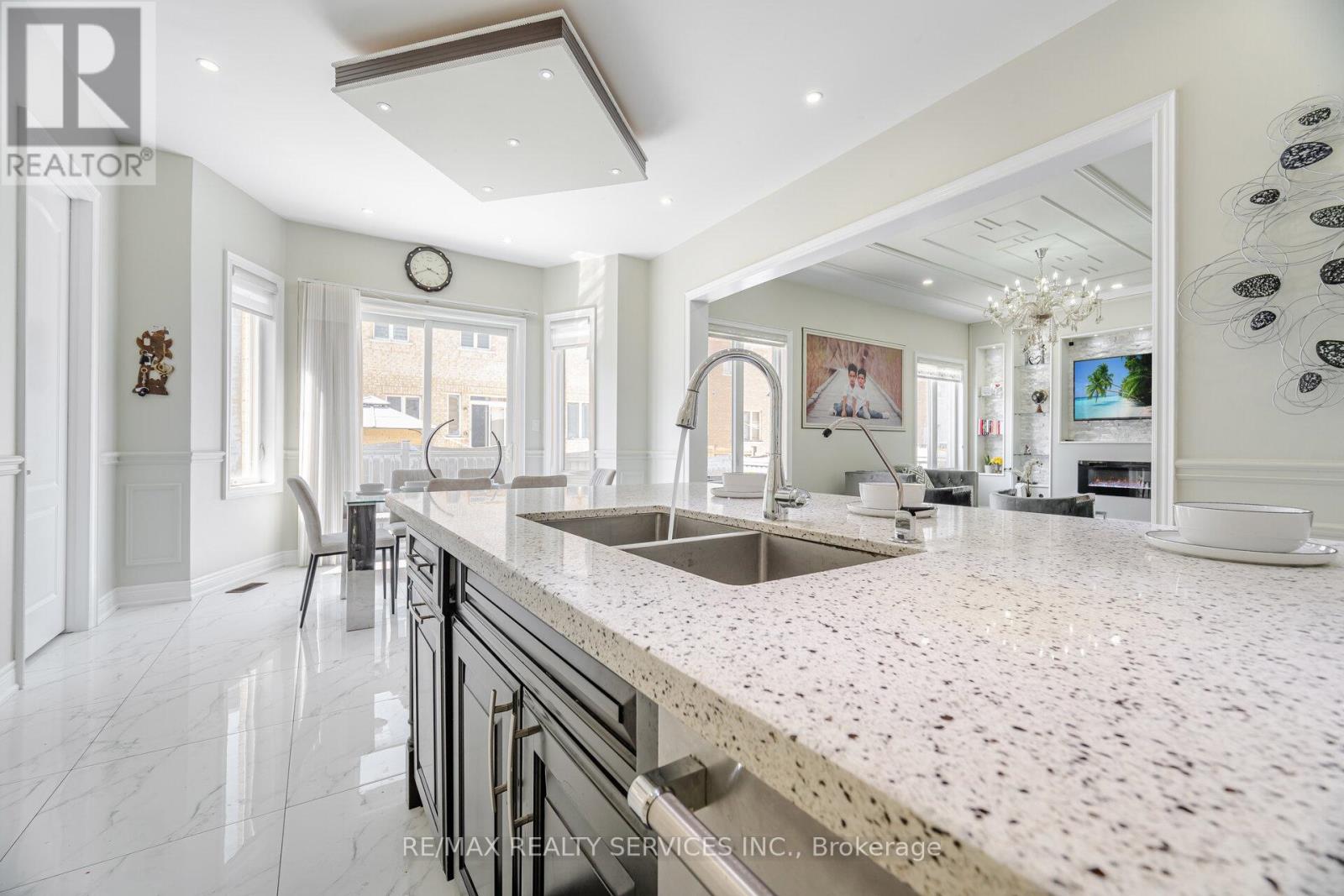 16 Venue Road, Brampton (Toronto Gore Rural Estate), Ontario  L6P 4E5 - Photo 16 - W12262258