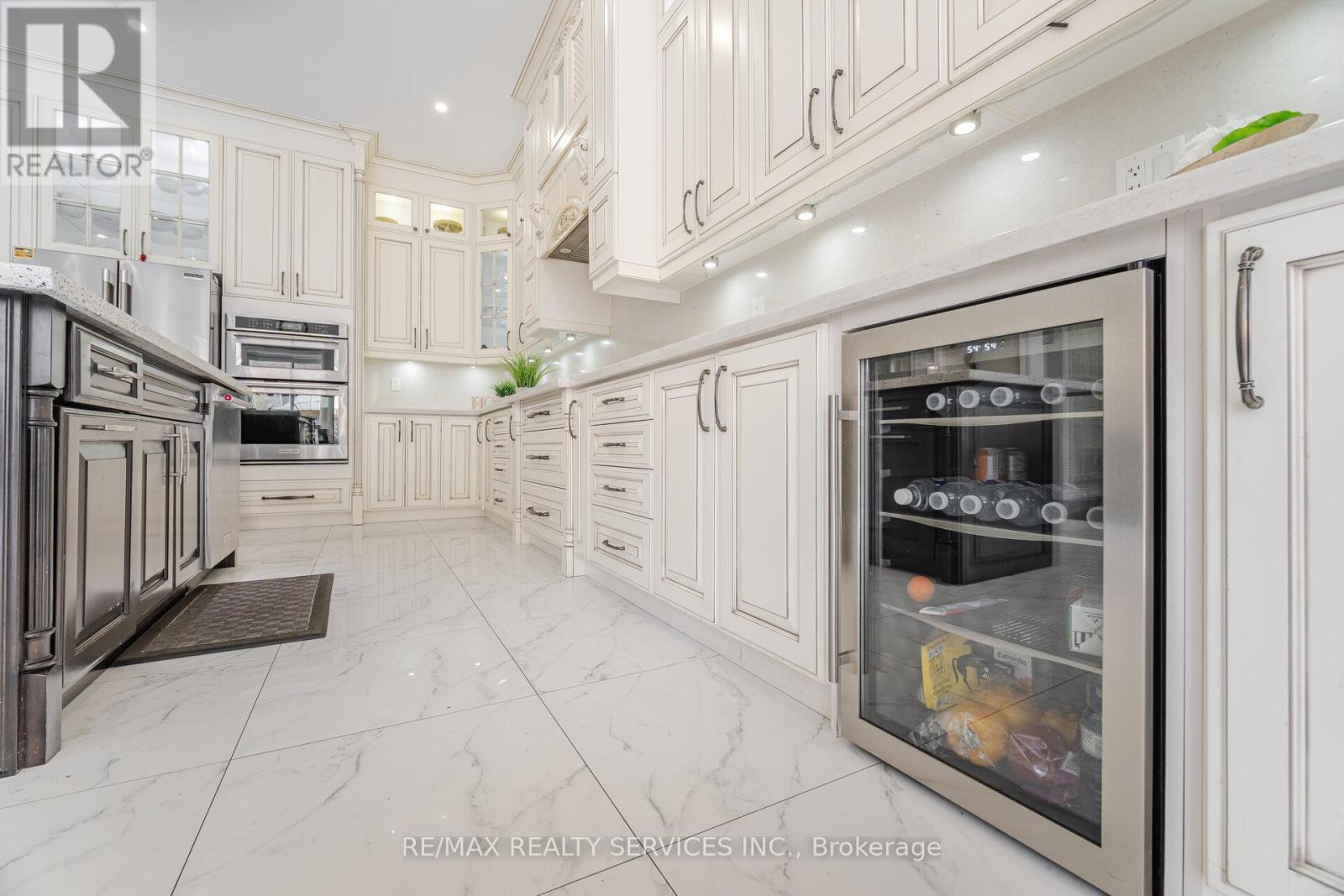16 Venue Road, Brampton (Toronto Gore Rural Estate), Ontario  L6P 4E5 - Photo 17 - W12262258