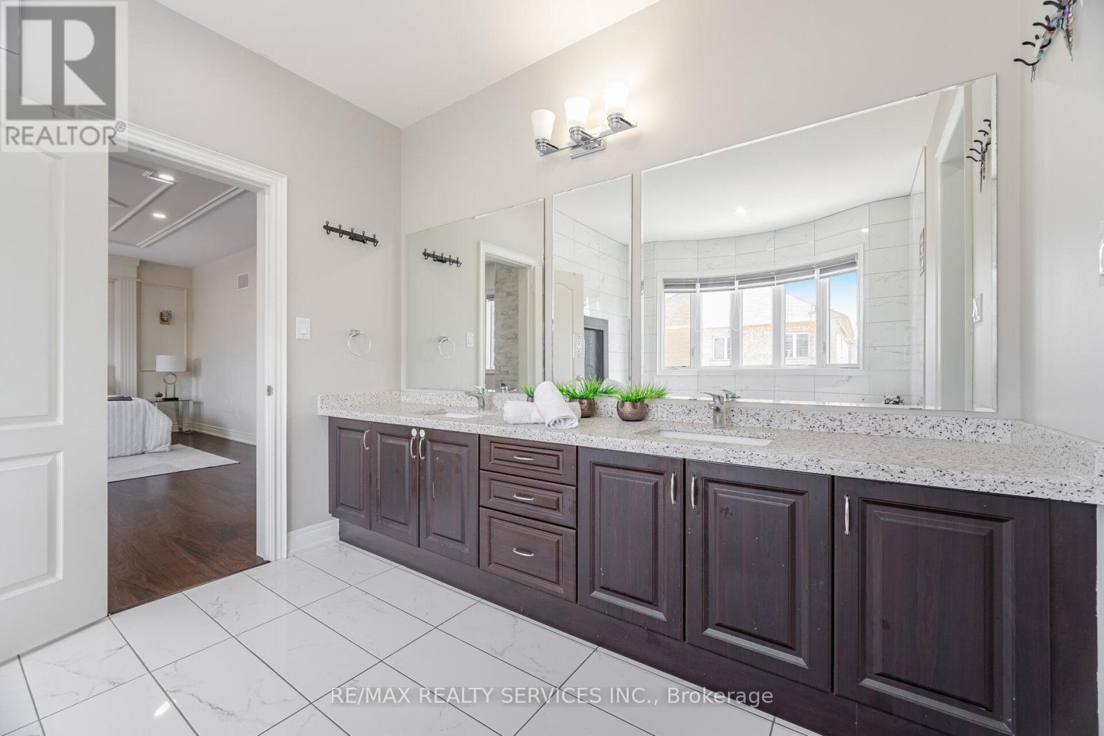 16 Venue Road, Brampton (Toronto Gore Rural Estate), Ontario  L6P 4E5 - Photo 31 - W12262258