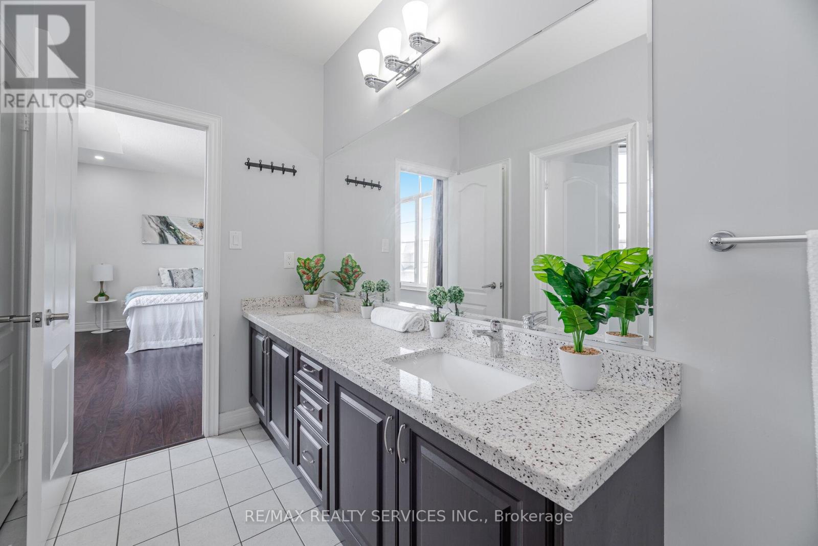 16 Venue Road, Brampton (Toronto Gore Rural Estate), Ontario  L6P 4E5 - Photo 36 - W12262258