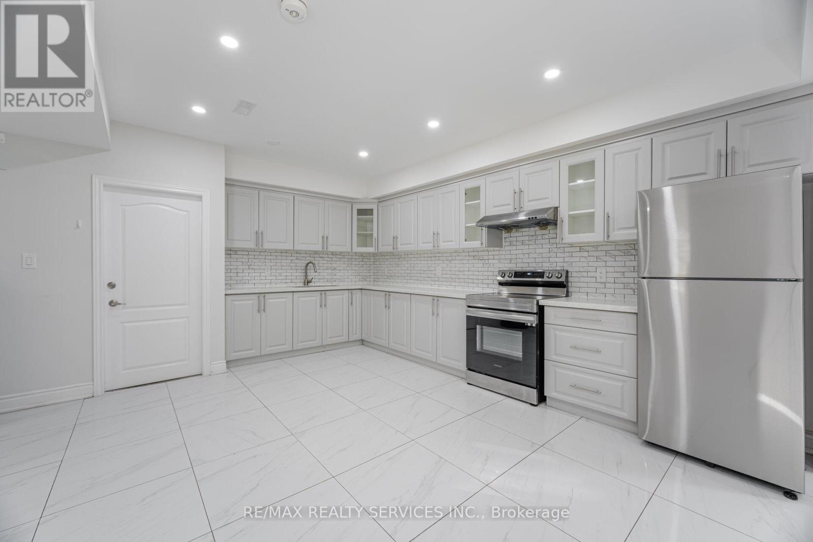 16 Venue Road, Brampton (Toronto Gore Rural Estate), Ontario  L6P 4E5 - Photo 41 - W12262258