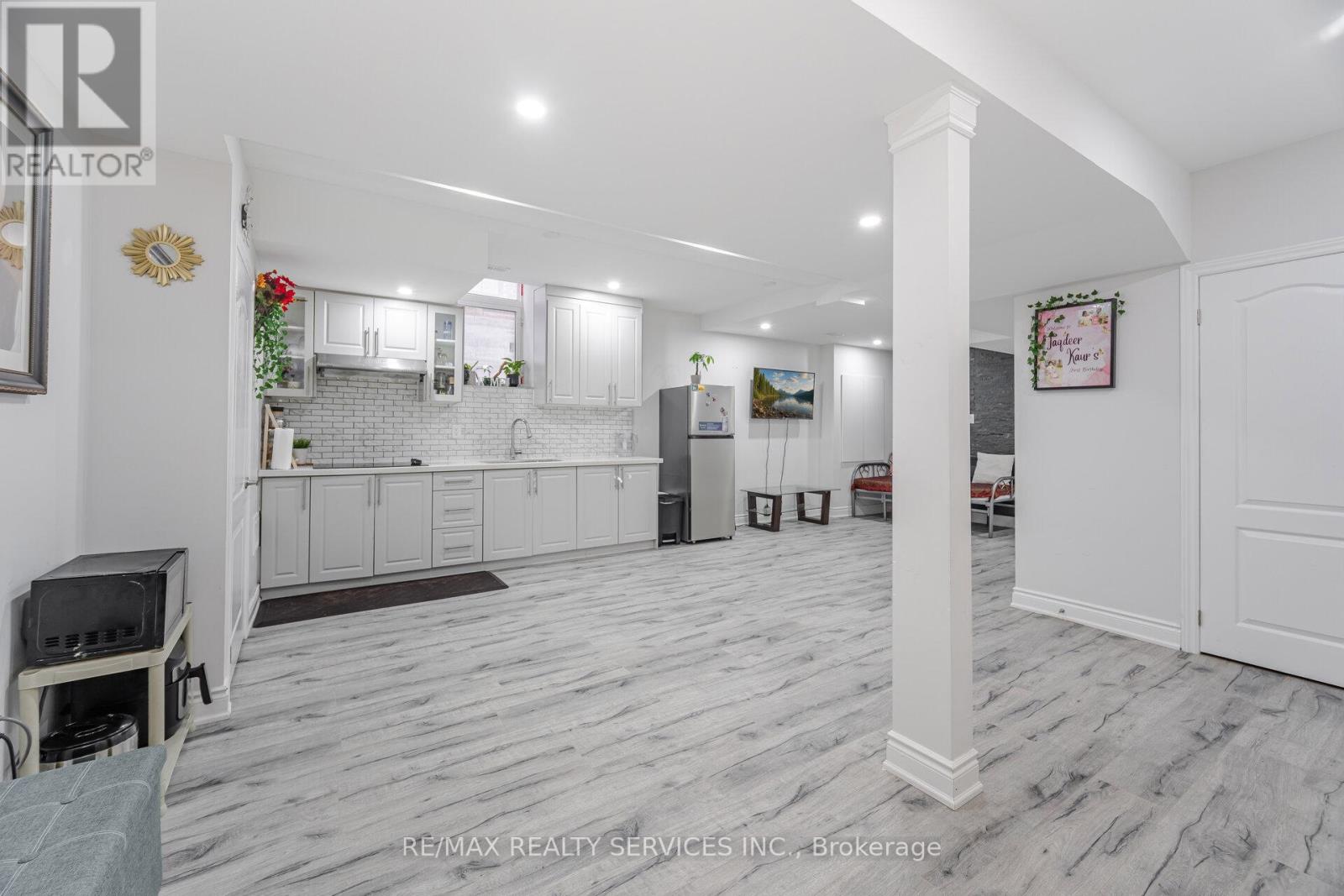 16 Venue Road, Brampton (Toronto Gore Rural Estate), Ontario  L6P 4E5 - Photo 42 - W12262258