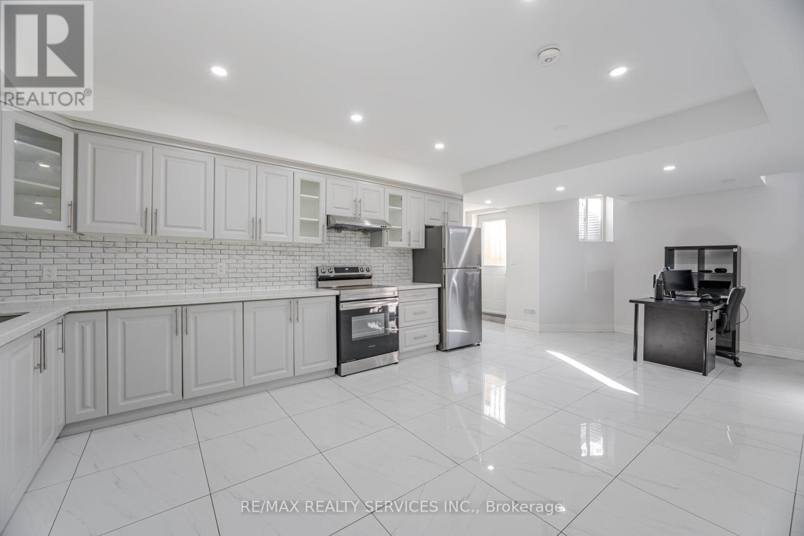 16 Venue Road, Brampton (Toronto Gore Rural Estate), Ontario  L6P 4E5 - Photo 47 - W12262258