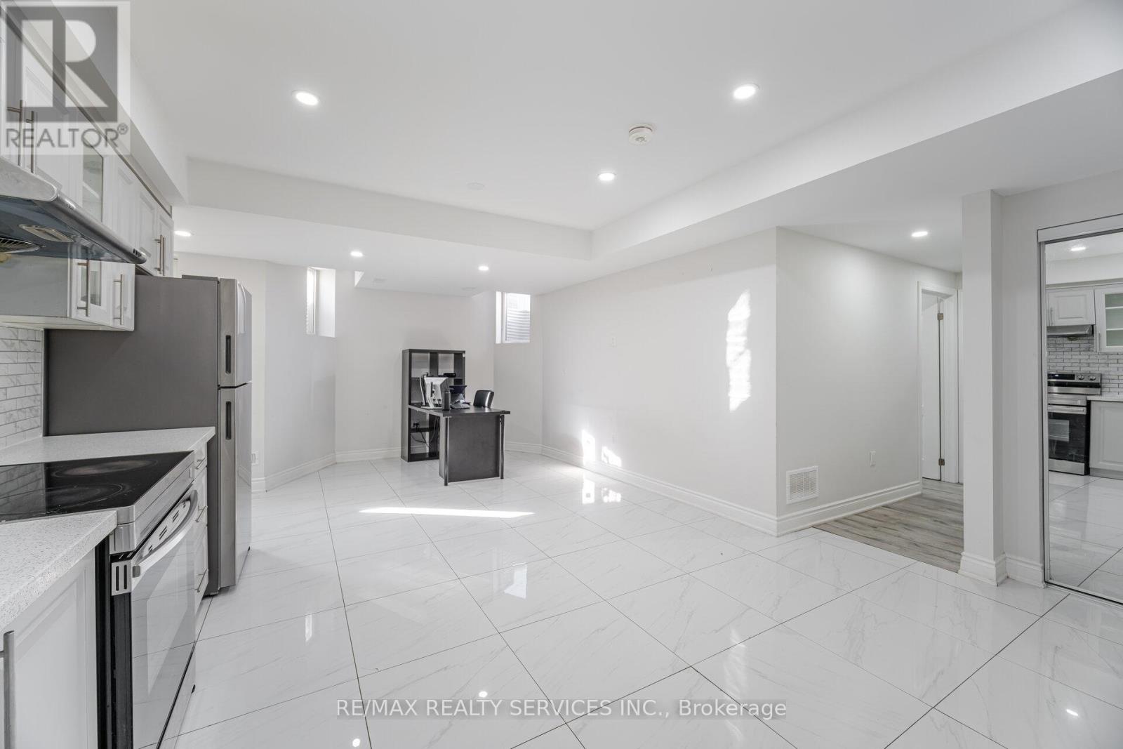 16 Venue Road, Brampton (Toronto Gore Rural Estate), Ontario  L6P 4E5 - Photo 48 - W12262258