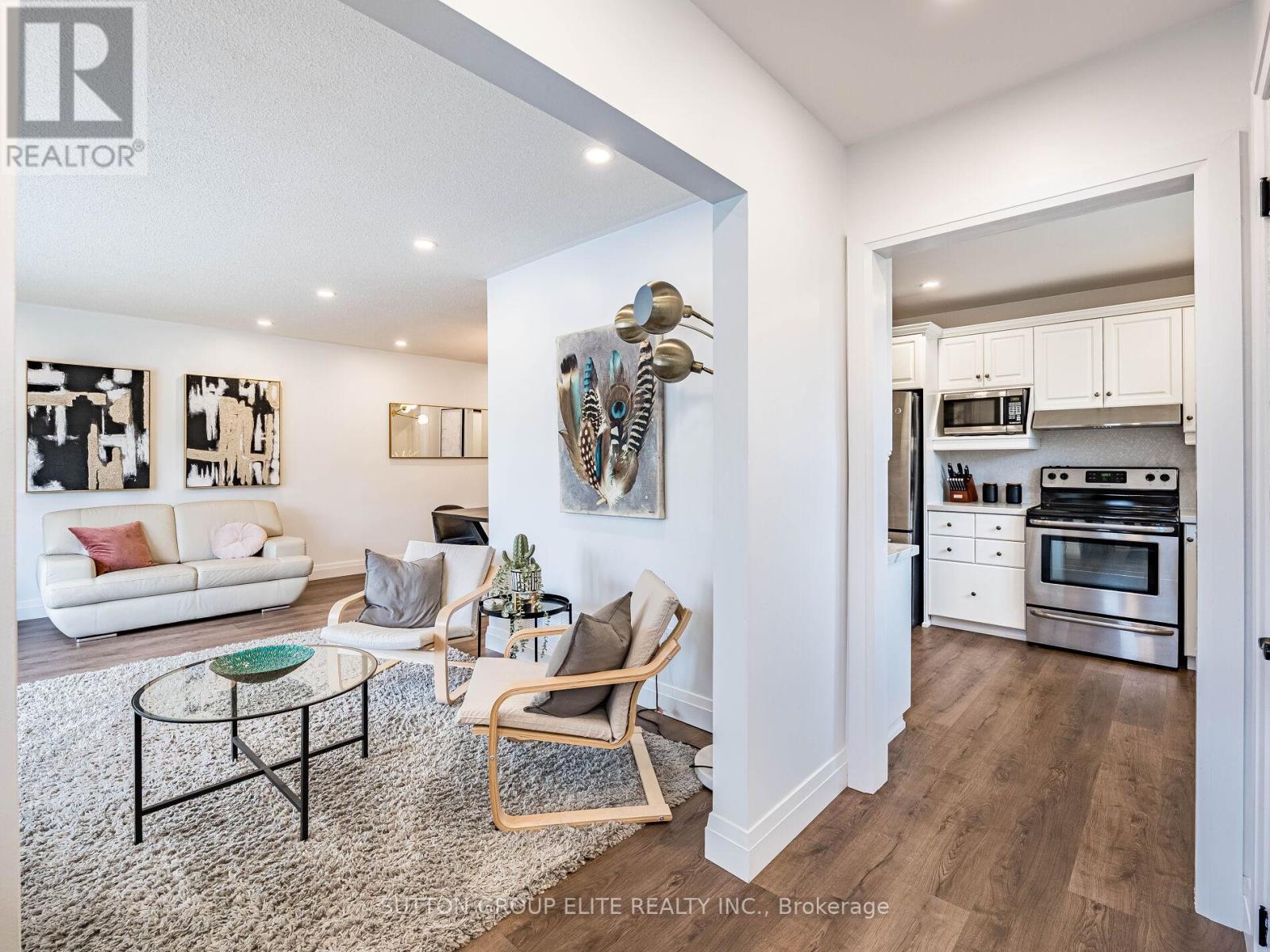 Property at 19 JOYCELYN CRESCENT image 5