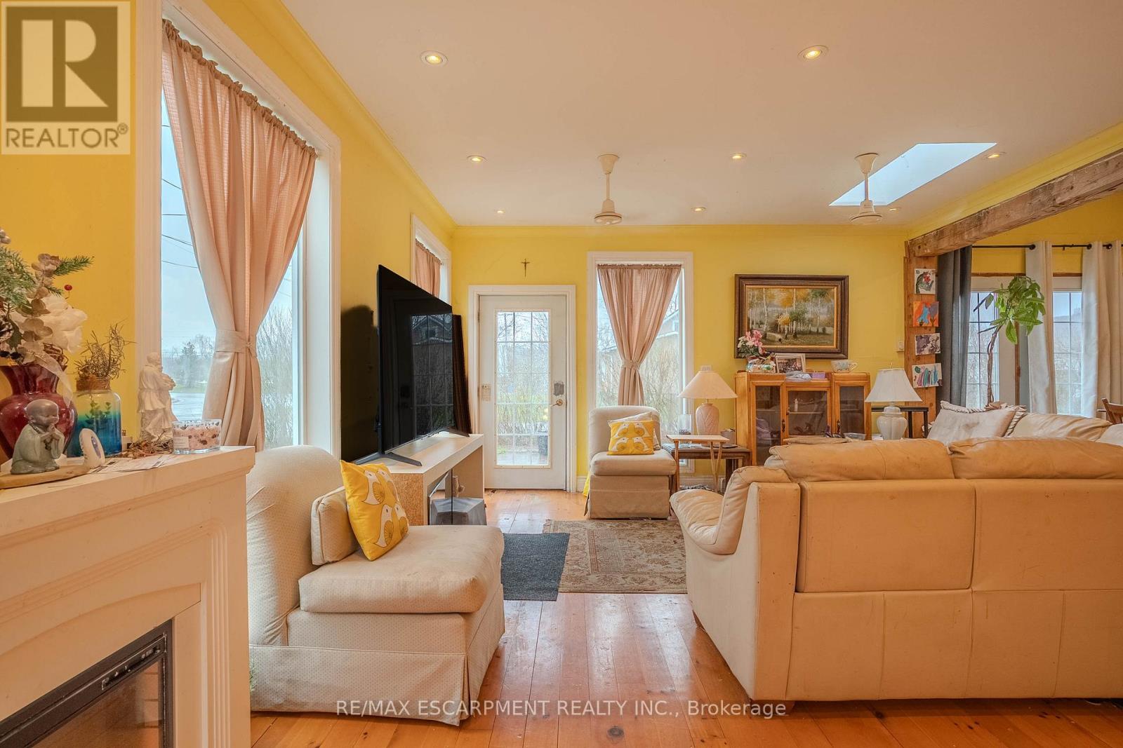 Property at 1093 SUNSET DRIVE image 4