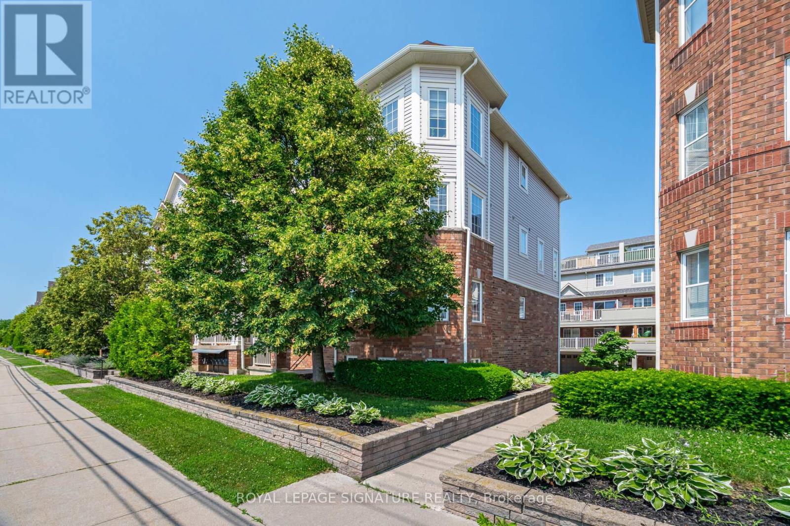 Property at 1 - 613 DUNDAS STREET image 1