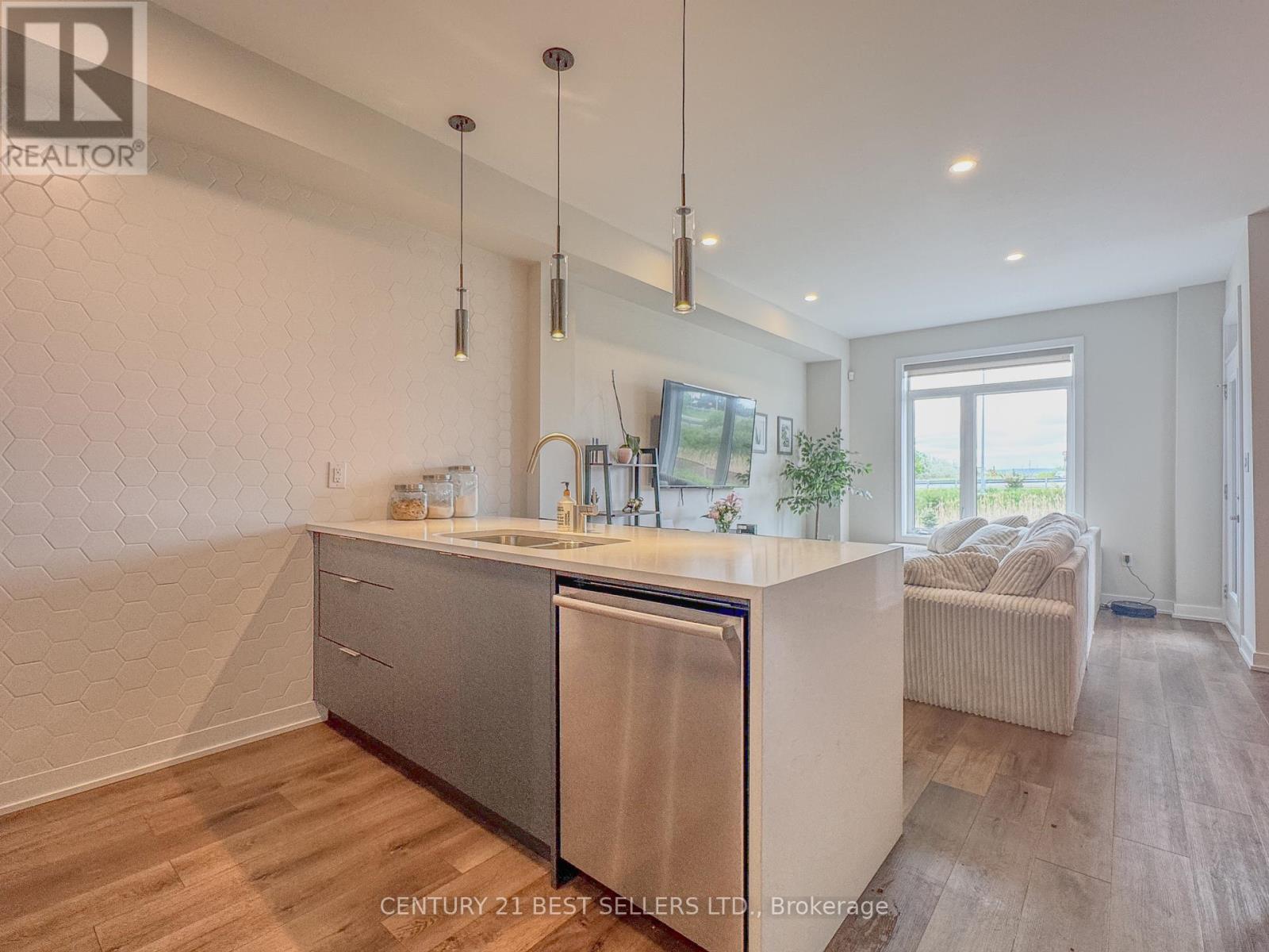 66 - 590 North Service Road, Hamilton, Ontario  L8E 0K5 - Photo 7 - X12066392